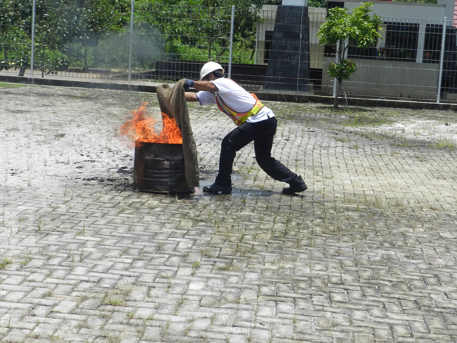 Pelatihan dan Sertifikasi Pencegahan dan Penanggulangan Kebakaran